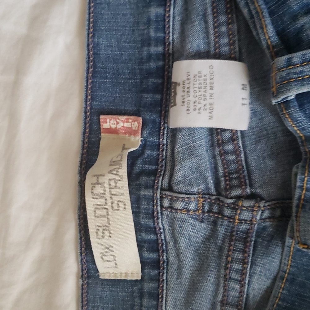 Levi Jeans - Picture 2 of 4